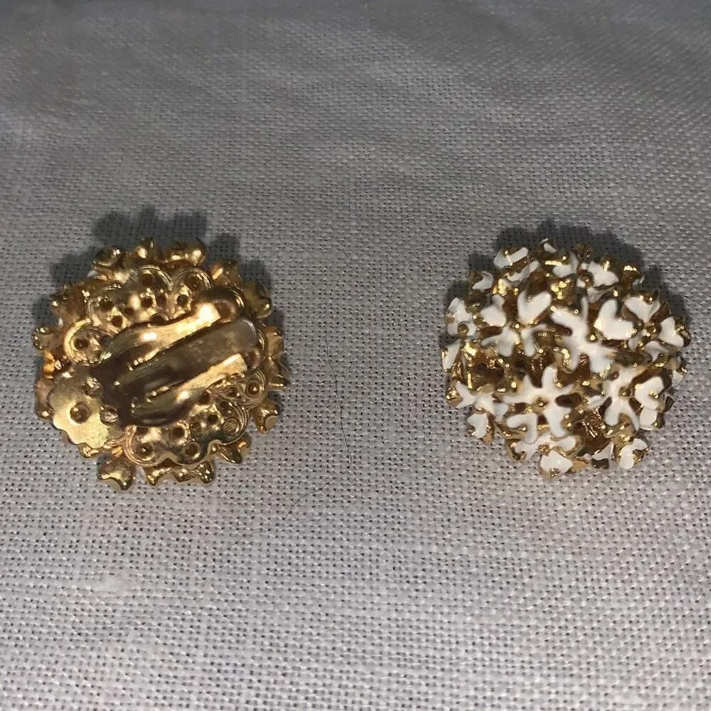 Vintage Un Marked‎ Gold Tone White Enamel Floral Dome Clip on Earrings